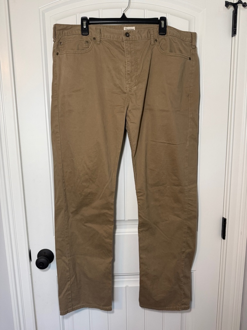 Dockers Straight Fit Men’s Khaki Pants 40x32 Beige Flat Front Casual Workwear